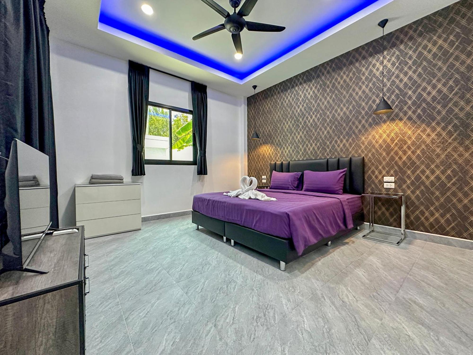 Pool 430 Nearby Walking Street *